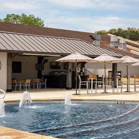 Tapatio Springs Hill Country Resort Бърни Екстериор снимка